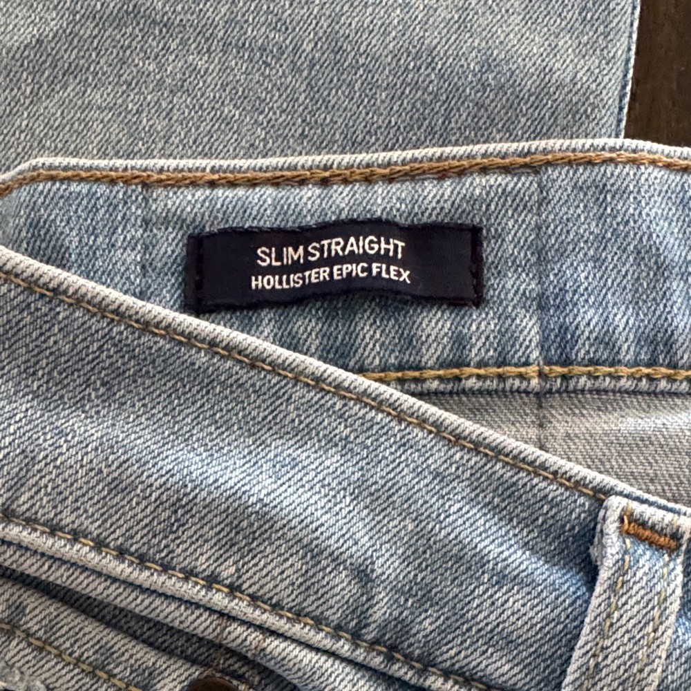 Hollister Men's Slim Jeans in Light Blue 31W x 32L - Picture 3 of 7